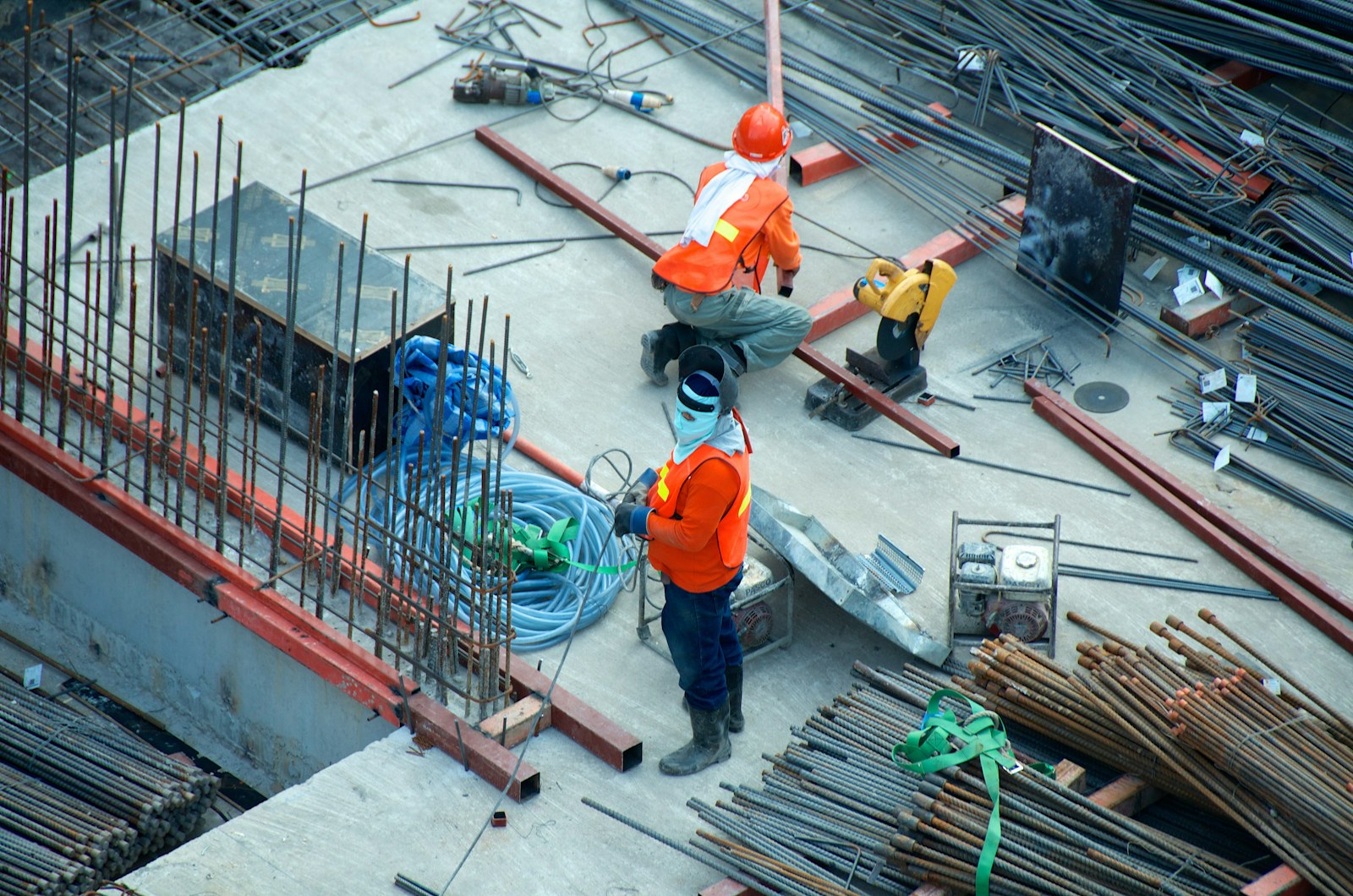 Équipe professionnelle sur un chantier